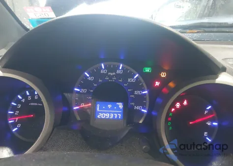 2010 Honda Fit Sport z USA, uszkodzony, nr VIN JHMGE8H42ACO24398